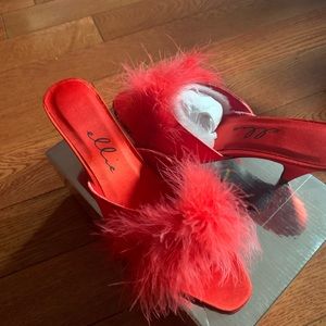 Red feather sexy shoe